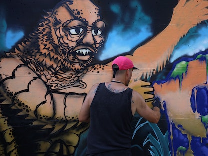 "الغابة الخرسانية" في بريشتينا تتجمل برسوم الجرافيتي
