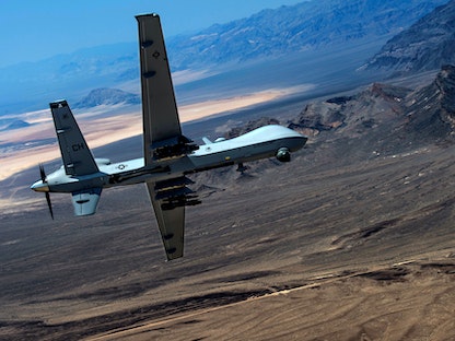 طائرة من دون طيار من طراز MQ-9 Reaper تقوم بمناورات جوية فوق قاعدة كريش الجوية، نيفادا، الولايات المتحدة، 25 يونيو 2015 - REUTERS