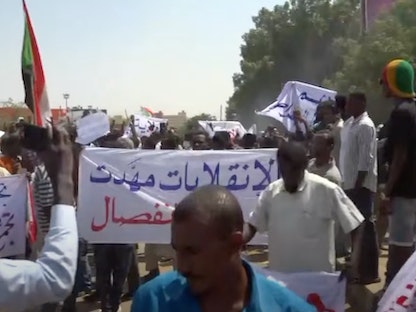 حشود من السودانيين في مسيرة لدعم التحول الديمقراطي في البلاد. 30 سبتمبر 2021. - وكالة أنباء السودان