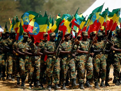 أفراد من الجيش الإثيوبي في عرض عسكري بالقرب من بلدة أدوا في إقليم تيجراي - 2 مارس 2017 - REUTERS
