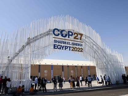 لقطة للمدخل الرئيسي لقاعة المؤتمرات الدولية بمدينة شرم الشيخ المصرية والتي تستضيف مؤتمر الأطراف لاتفاقية الأمم المتحدة بشأن المناخ "كوب 27"، شرم الشيخ، مصر - 5 نوفمبر 2022 - AFP