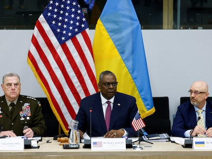 وزير الدفاع الأميركي لويد أوستن خلال اجتماع للدول الأعضاء في "مجموعة الاتصال الدفاعية الخاصة بأوكرانيا" - 15 يونيو 2022 - REUTERS