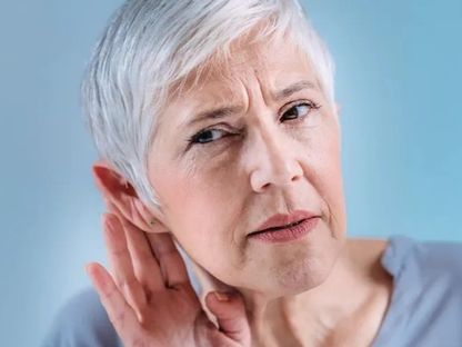يعاني كثير من الأشخاص فقدان السمع في مراحل عمرية متفاوتة - Science Photo Library via AFP