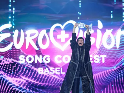 ممثل النمسا في مسابقة "يوروفيجن"، بعد الإعلان عن فوزه بالمسابقة، بازل، سويسرا. 18 مايو 2025 - Reuters