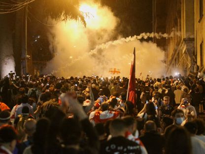 مناهضون لقانون التأثير الأجنبي خلال تظاهرة في العاصمة تبليسي، جورجيا. 1 مايو 2024 - Reuters