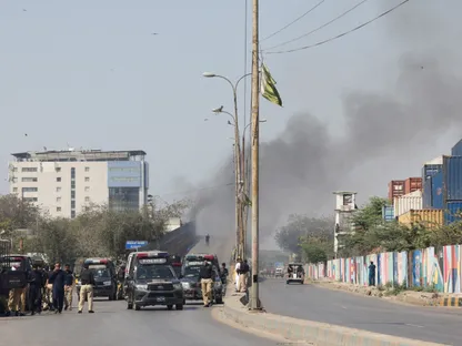 سقوط متظاهرين في كراتشي عقب اقتحام القنصلية الأميركية