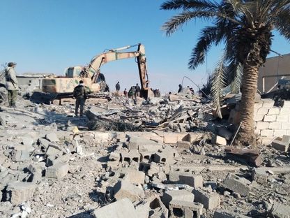 أنقاض أحد مواقع الحشد الشعبي بمحافظة الأنبار العراقية والتي تعرضت لغارة أميركية في 3 فبراير 2024 - AFP