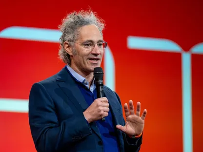 أليكس كارب، الرئيس التنفيذي لشركة بالانتير تكنولوجيز، يتحدث خلال مؤتمر AIPCon في كاليفورنيا، الولايات المتحدة في 13 مارس 2025. - Bloomberg