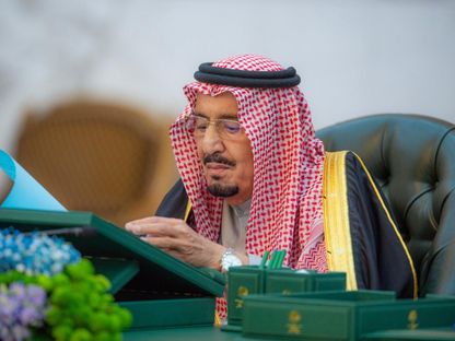 الملك سلمان بن عبد العزيز خلال اجتماع مجلس الوزراء لإقرار ميزانية 2024. 6 ديسمبر 2023 - واس