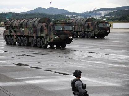 منظومة صواريخ "Hyunmoo-5" خلال احتفال بالذكرى الـ 76 ليوم القوات المسلحة، سيونجنام، كوريا الجنوبية. 1 أكتوبر 2024 - Reuters