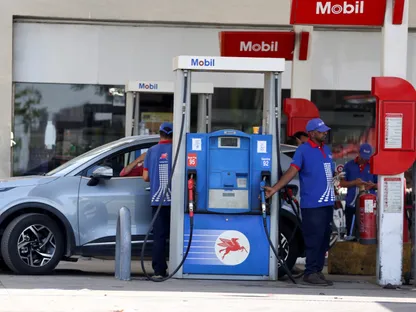 حرب إيران تدفع مصر إلى رفع أسعار الوقود المحلي