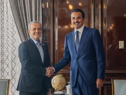 أمير قطر يبحث مع الرئيس الإيراني مستجدات المفاوضات في موسكو