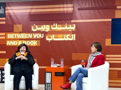 رنا إدريس وغادة الخوري خلال مناقشة كتاب "غزة هي الناجية الوحيدة". 9 نوفمبر 2025 - الشرق