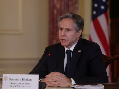 وزير الخارجية الأميركي أنتوني بلينكن يشارك في اجتماع عبر الفيديو في وزارة الخارجية بواشنطن- 27 أبريل 2021 - REUTERS