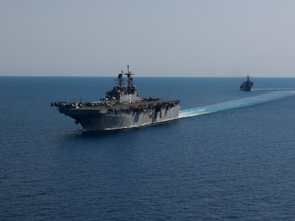 سفينتان هجوميتان أميركيتان خلال جولة ضمن مهام الأسطول الخامس في البحر الأحمر. 10 أغسطس 2023 - REUTERS