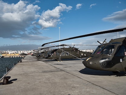 مروحيات عسكرية أميركية في ميناء ألكسندروبوليس الواقع قرب الحدود اليونانية التركية - ديسمبر 2021 - AFP