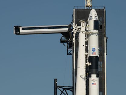الصاروخ Falcon 9 الذي سينقل رواد فضاء أميركيين - via REUTERS