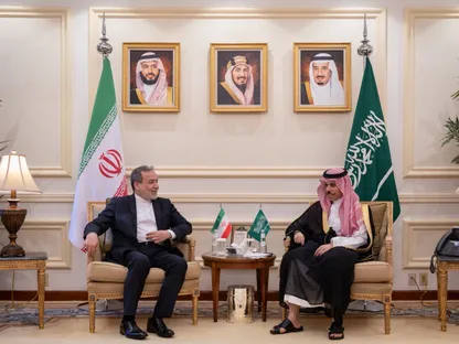 وزير الخارجية السعودي يستعرض مستجدات الأوضاع الإقليمية مع عراقجي هاتفياً