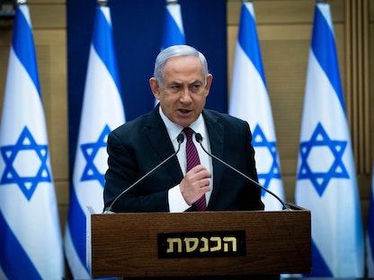 رئيس الوزراء الإسرائيلي بنيامين نتنياهو يخاطب أعضاء الكنيست - 2 ديسمبر 2020 - AFP