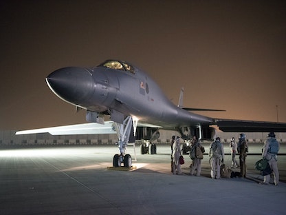 مقاتلة تابعة للقوات الجوية الأميركية من طراز B-1B Lancer، تستعد لشن ضربة في سوريا - 14 أبريل 2018 - REUTERS