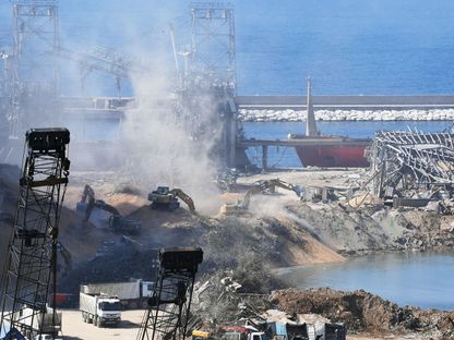 ميناء بيروت بعد أيام من انفجار كيماوي ضخم شوه العاصمة اللبنانية - AFP