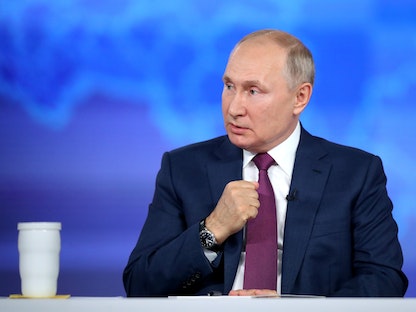 الرئيس الروسي فلاديمير بوتين خلال عرض تلفزيوني في موسكو - 30 يونيو 2021 - Sputnik via REUTERS