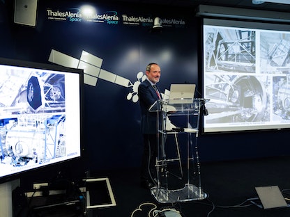  لوران بروارد مدير برنامج تلسكوب EUCLID (إقليدس) خلال نحاضرة تعريفيه في مدينة كان شرق فرنسا. 21 فبراير 2023 - AFP