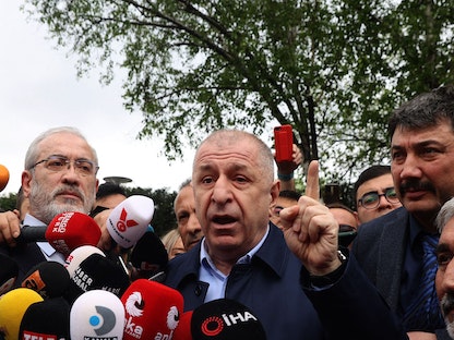 المعارض التركي ورئيس حزب "النصر" أوميت أوزداج في العاصمة أنقرة - 6 مايو 2022 - AFP