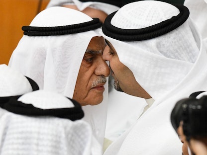 نواب في البرلمان الكويتي يهنئون النائب أحمد عبدالعزيز السعدون بتزكيته رئيساً لمجلس الأمة - 18 أكتوبر 2022 - "كونا"