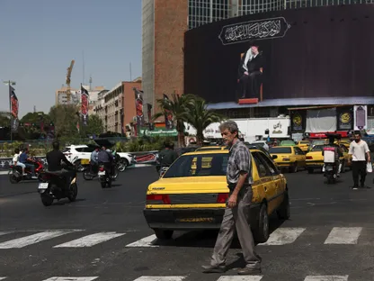 إيران تطلب الوفاء بـ4 التزامات لفتح مضيق هرمز.. وواشنطن تعلن عقوبات جديدة