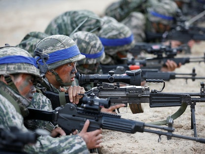 جنود كوريون جنوبيون خلال تدريبات سنوية مع وحدات أميركية في بوهانغ، كوريا الجنوبية - 2 أبريل 2017. - REUTERS