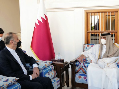 أمير قطر تميم بن حمد آل ثاني يلتقي وزير الخارجية الإيراني حسين أمير عبد اللهيان في الدوحة، 11 يناير 2022. - AFP
