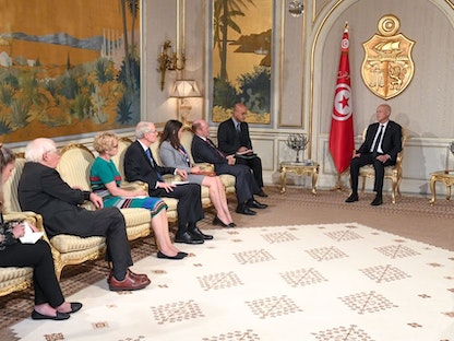 الرئيس التونسي قيس سعيد خلال استقباله وفداً من الكونجرس الأميركي في قصر قرطاج بالعاصمة تونس- 21 أغسطس 2022 - https://www.facebook.com/photo?fbid=439633604861912&set=pcb.439634261528513
