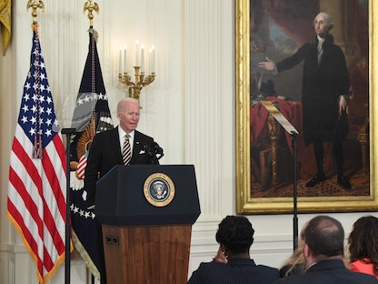 الرئيس الأميركي جو بايدن خلال كلمة في البيت الأبيض - واشنطن - 27 أبريل 2022 - AFP