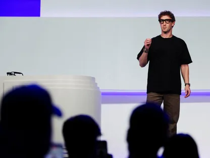 الرئيس التنفيذي لشركة ميتا مارك زوكربيرج يرتدي نظارات Meta Ray-Ban Display خلال حدث Meta Connect في المقر الرئيسي للشركة بولاية كاليفورنيا في الولايات المتحدة. 17 سبتمبر 2025 - Reuters