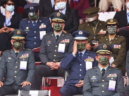 ضباط في الجيش التايواني خلال احتفال اليوم الوطني بالعاصمة تايبيه- 10 أكتوبر 2021 - REUTERS