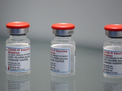جرعة من لقاح شركة "موديرنا" المضاد لفيروس كورونا - AFP 