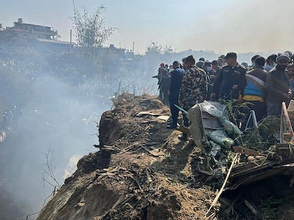 جانب من عمليات الإنقاذ في موقع تحطم الطائرة في بوخارا. 15 يناير 2023 - AFP