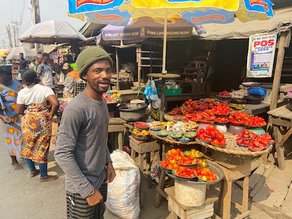 سوق للفواكه والخضار في قلب العاصمة النيجيرية أبوجا. 27 يناير 2023 - REUTERS