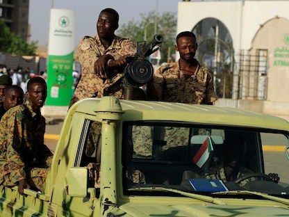 جنود سودانيون فوق مركبة عسكرية في العاصمة الخرطوم (أرشيف) - REUTERS