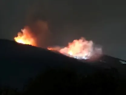 انفجار يشعل حريقاً في مستودع أسلحة ببلغاريا