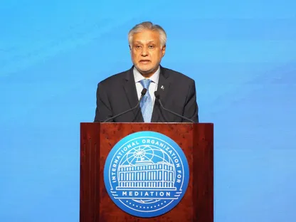 قبيل اجتماع إسلام آباد.. وزير خارجية باكستان يدعو إيران إلى خفض التصعيد