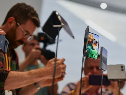 "الطلب الاستثنائي" على iPhone Duo يؤخر مواعيد التسليم إلى 2027