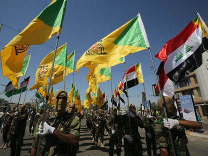 مقاتلون من كتائب حزب الله العراقية المدعومة من إيران في عرض عسكري ببغداد. 31 مايو 2019 - AFP