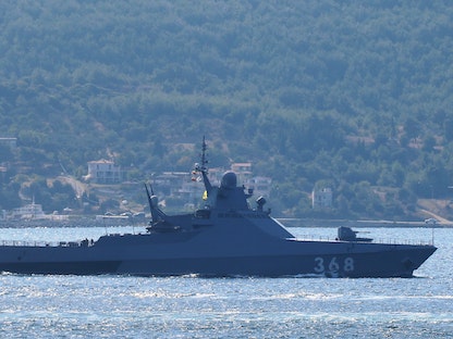 السفينة الحربية الروسية "فاسيلي بيكوف" تمر عبر مضيق الدردنيل في كاناكالي بتركيا. 5 سبتمبر 2019 - AFP