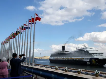 بعد تعطّل عامين.. ما خطط شركات الشحن البحري للعودة إلى قناة السويس؟