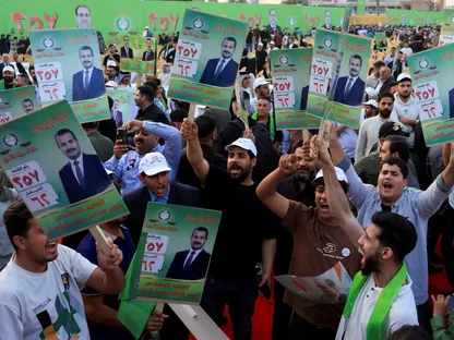 مؤيدون في بغداد يحضرون تجمعاً انتخابياً لائتلاف دولة القانون قبل الانتخابات البرلمانية العراقية. 7 نوفمبر 2025. - REUTERS
