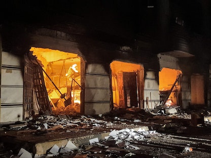حريق أشعله المتظاهرون داخل مبنى يستخدمه البرلمان الليبي ومقره طبرق في شرق البلاد – 2 يوليو 2022 - AFP