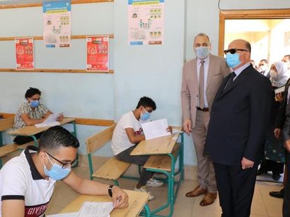 طلاب يؤدون امتحاناً في العاصمة المصرية. - محافظة القاهرة