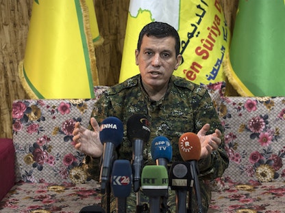 قائد قوات سوريا الديمقراطية مظلوم عبدي خلال مؤتمر صحافي قرب الحسكة- 24  أكتوبر 2019 - AFP